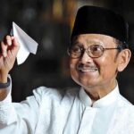 Mengapa bacharuddin jusuf habibie dikenang bukan hanya sebagai ilmuwan dan teknokrat tetapi juga sebagai negarawan